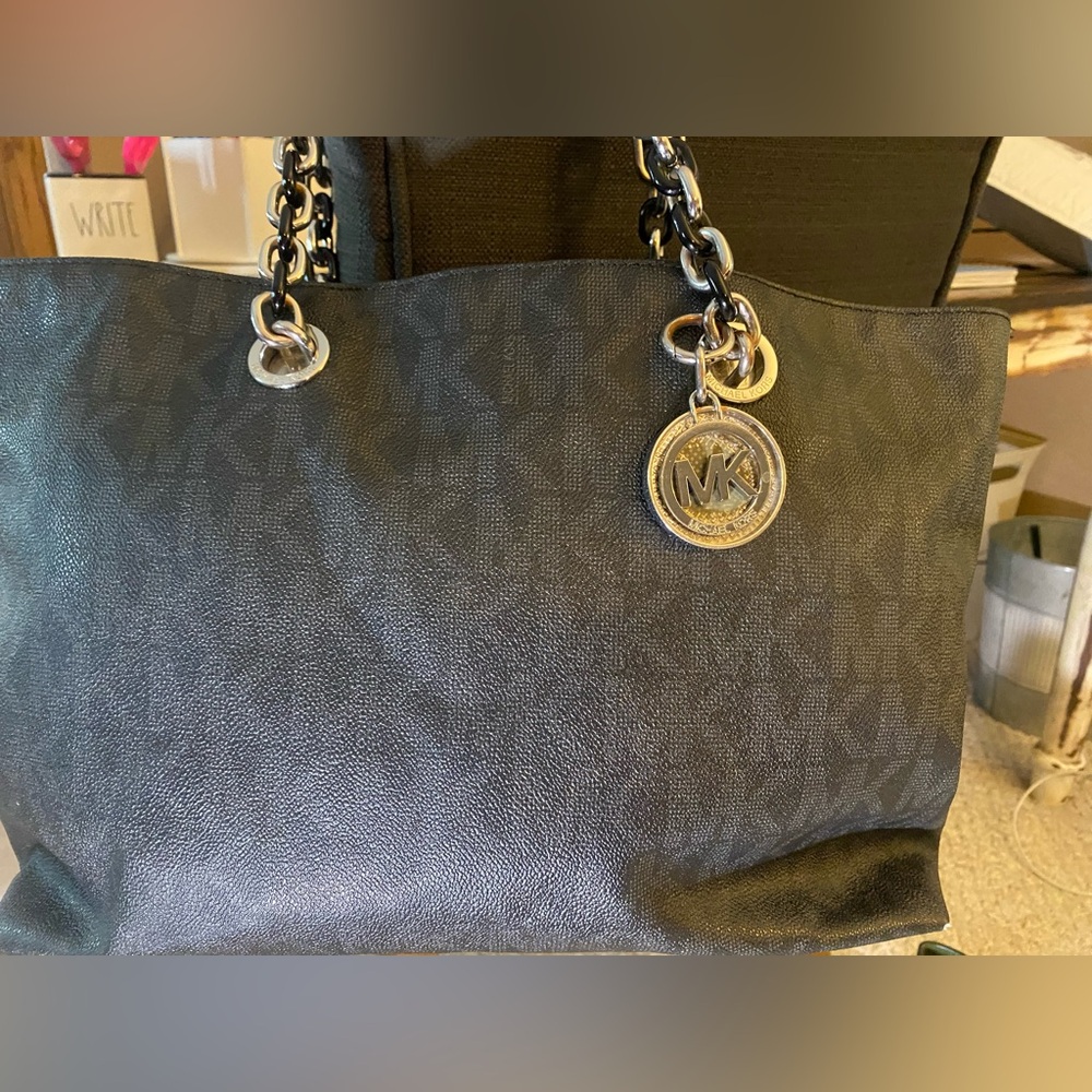 Michael Kors Black Logo Jet Set Leather Shoulder Bag with silver chain accents